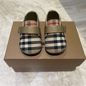 Baby Burberry Shoes in New Conditions.